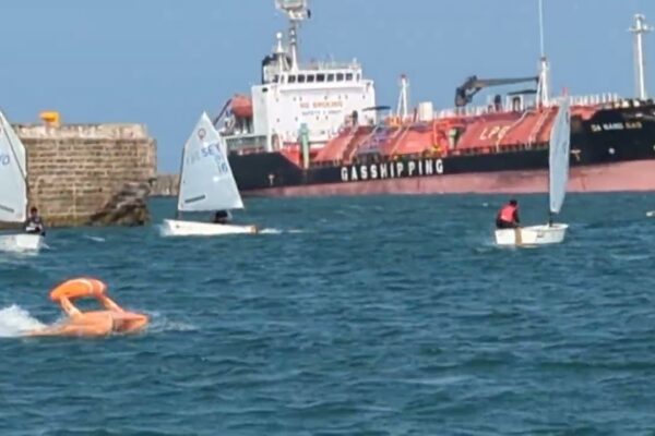 Salvator de viață pe apă: controlat de la distanță #salvatori de viață #salvare #marinari #marinari #siguranță #marinarii indieni