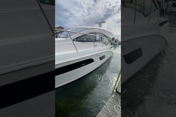 2017 Sea Ray 400 Sundancer părăsind docul Midway | Detroit Yacht Club 🚤