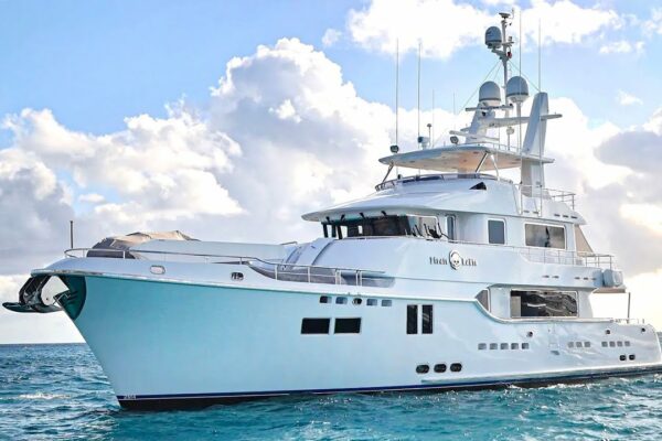 Tur de 4.500.000 USD Explorer Superyacht: 2009 Nordhavn 86