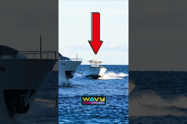 Iaht mare întrerupt la Haulover Inlet | Barci ondulate