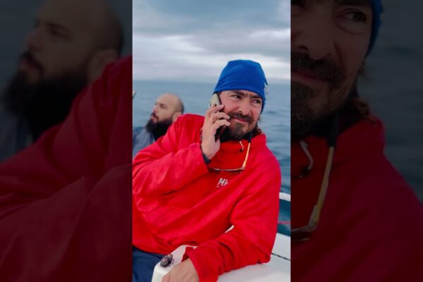 Motor stins? Nu? #pantaloni scurți #navigație #regata #cursă #mare #easy #going #norush #lifeatsea #barcă #yacht