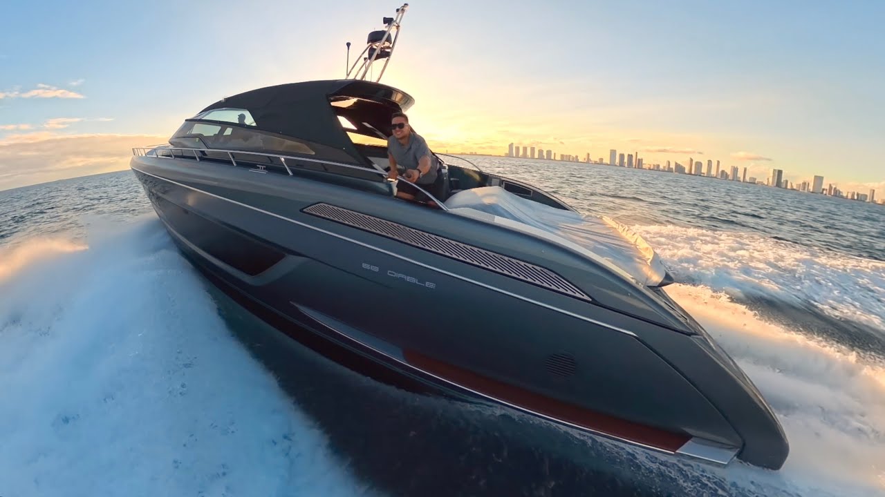 Pilotează Ferrari-ul iahturilor sportive! (2025 68 Riva Diable) ￼