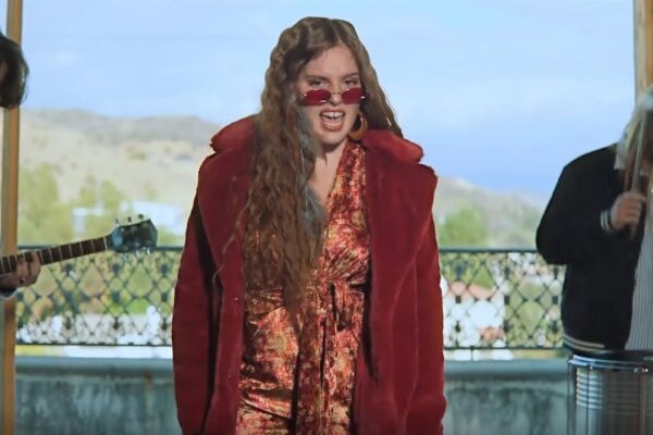 CEA MAI BUNĂ VERSIUNE DE COPERTĂ pentru I SEE RED - Everybody Loves An Outlaw (Copertă de Gabriella Valdes)