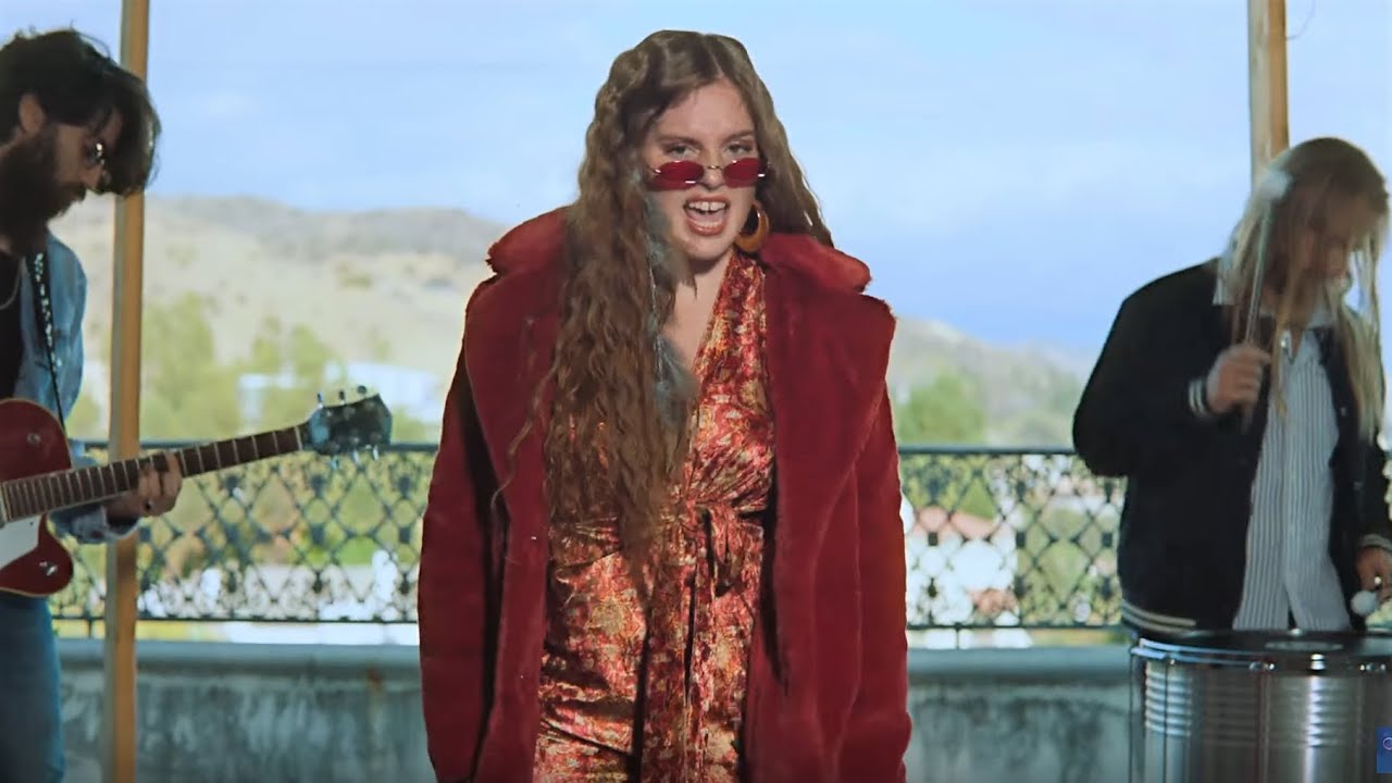 CEA MAI BUNĂ VERSIUNE DE COPERTĂ pentru I SEE RED - Everybody Loves An Outlaw (Copertă de Gabriella Valdes)