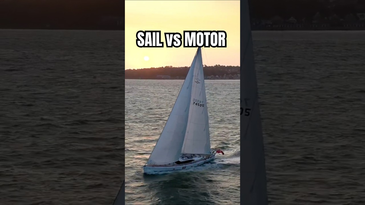 Iahturile cu motor se potrivesc. Marinarii alunecă printre valuri ⛵🛥️